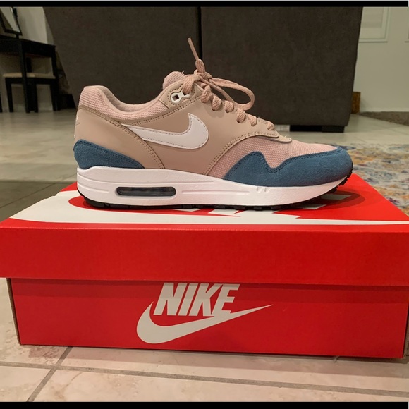 Shoes - Air Max 1